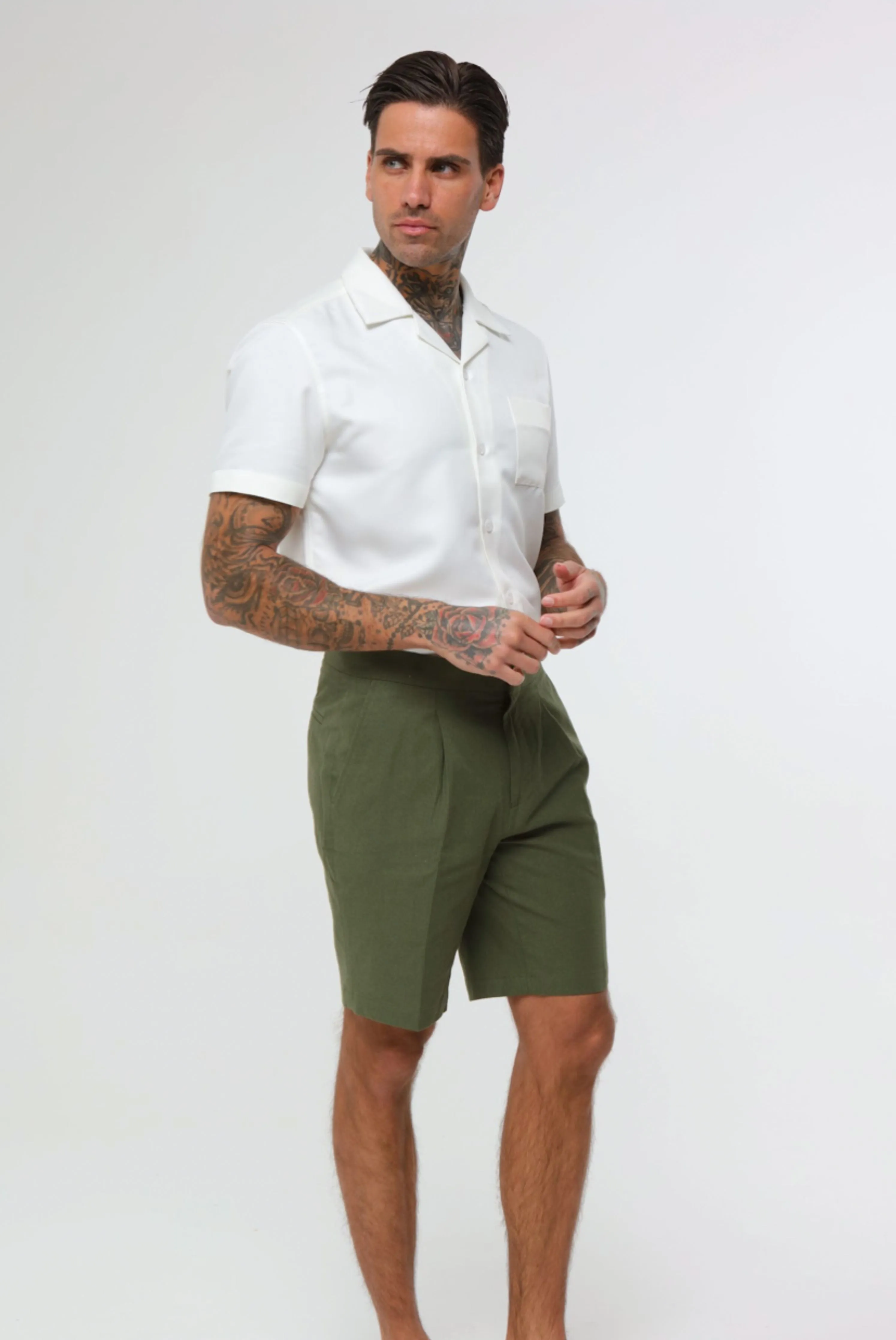 DECORATE Cotton Linen Blend Shorts in Green