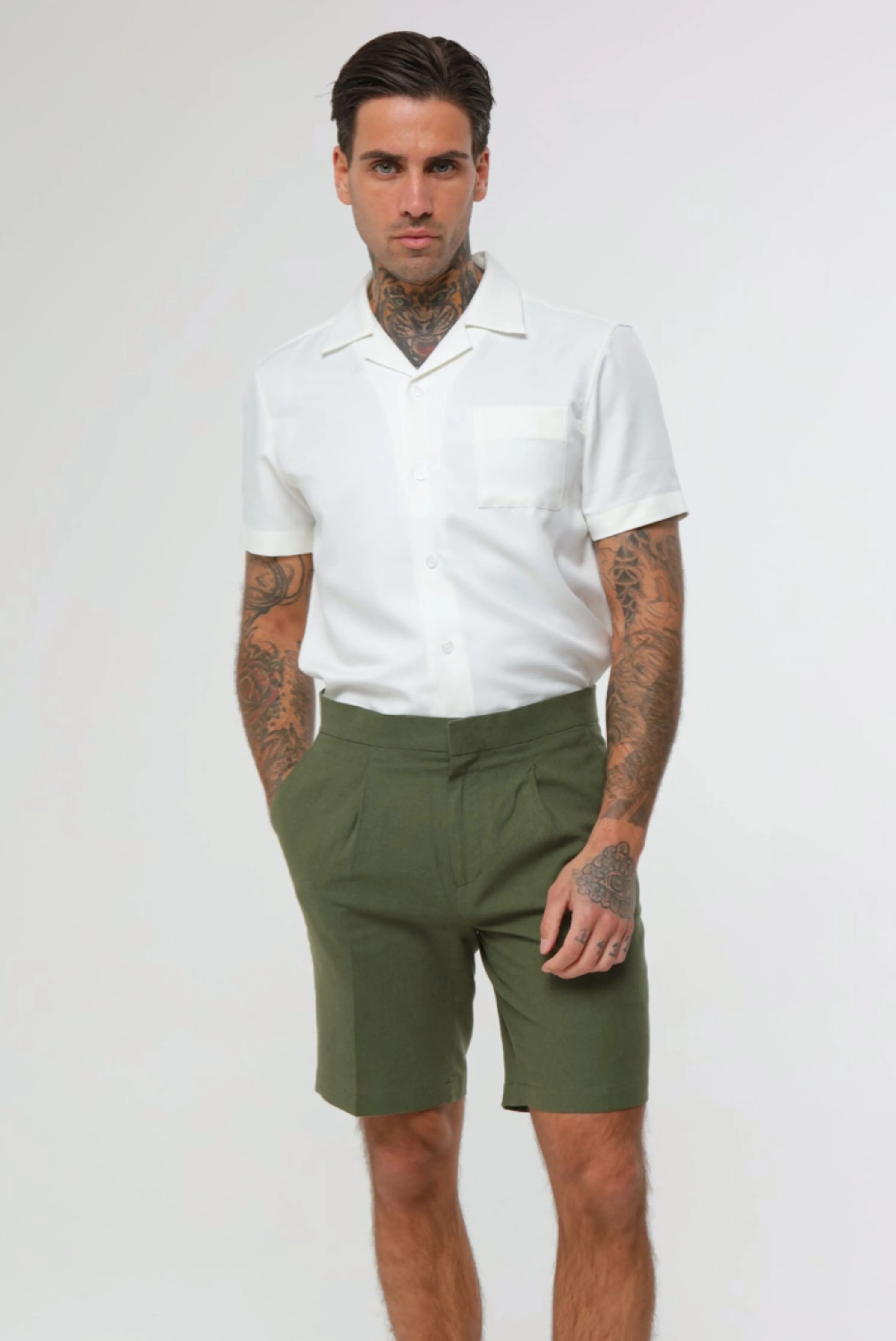 DECORATE Cotton Linen Blend Shorts in Green