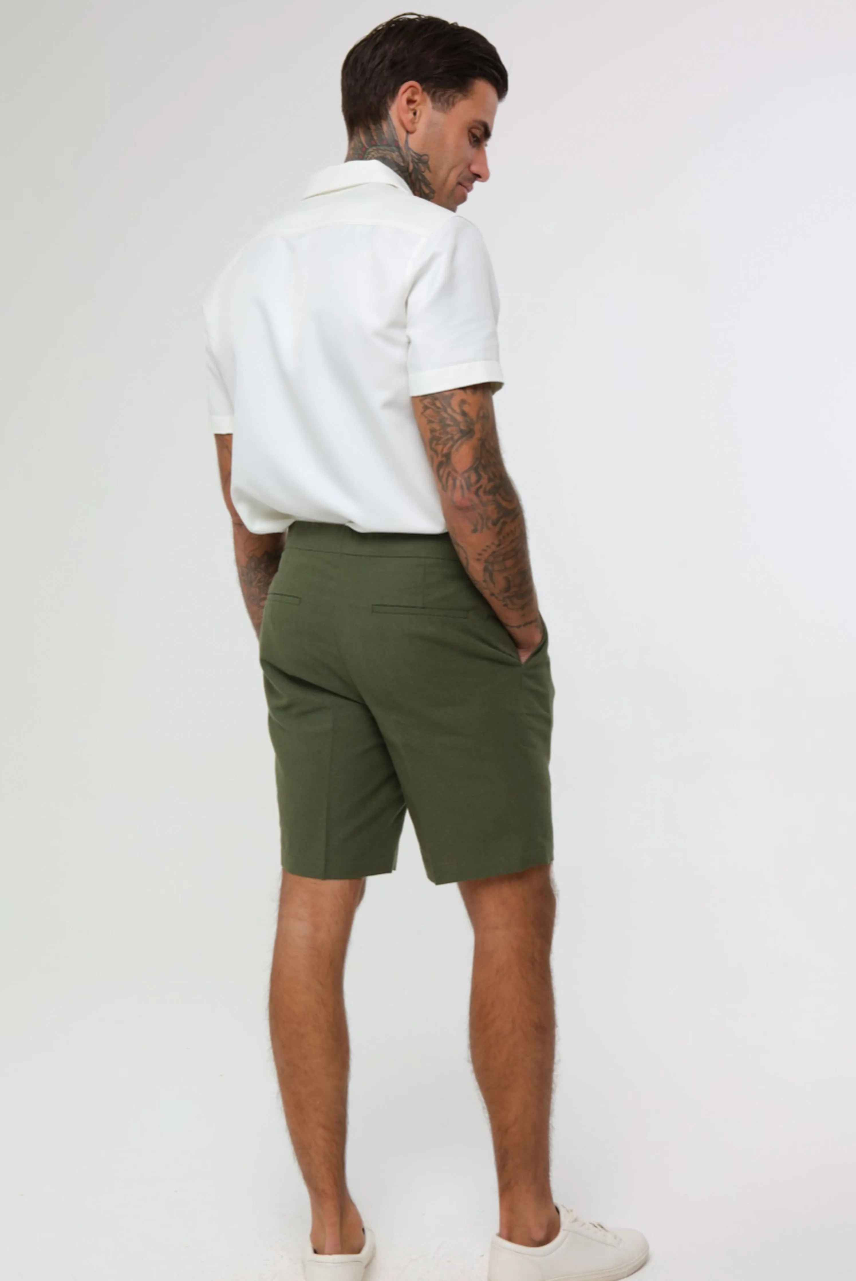 DECORATE Cotton Linen Blend Shorts in Green