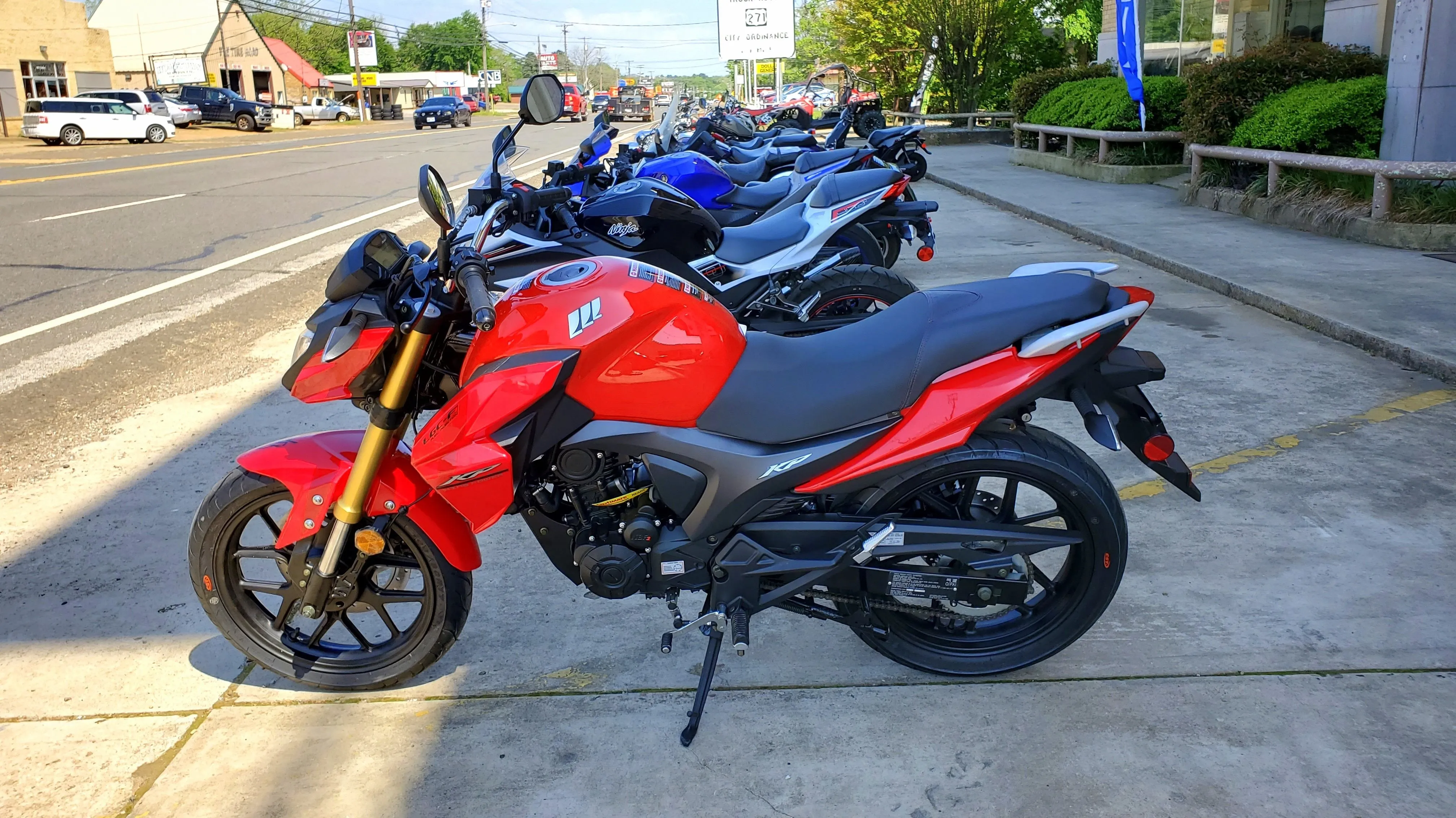 Lifan KP-200 Fuel-Injected Motorcycle - LF200-10R