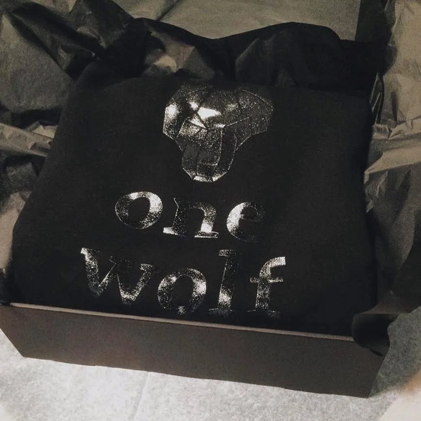 One Wolf logo sweater black/black